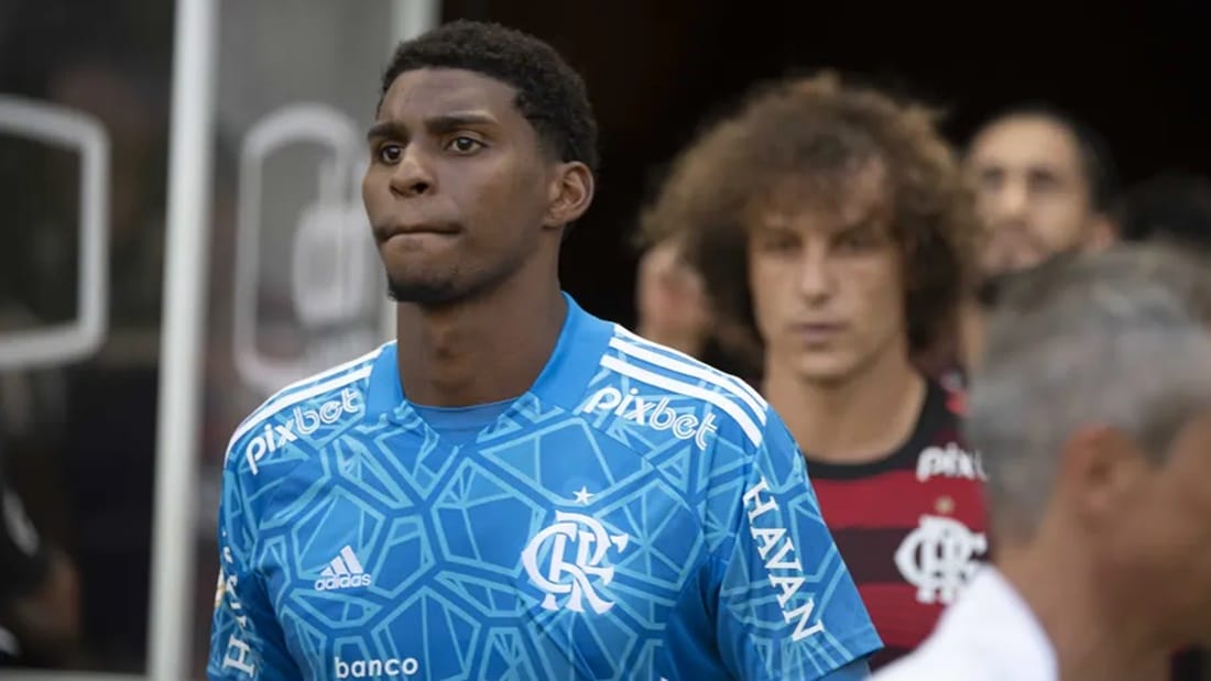 Hugo Souza, Campeão da Libertadores, se despede do Flamengo rumo ao Estoril por empréstimo (Foto: Reprodução/ Alexandre Vidal/ CRF)