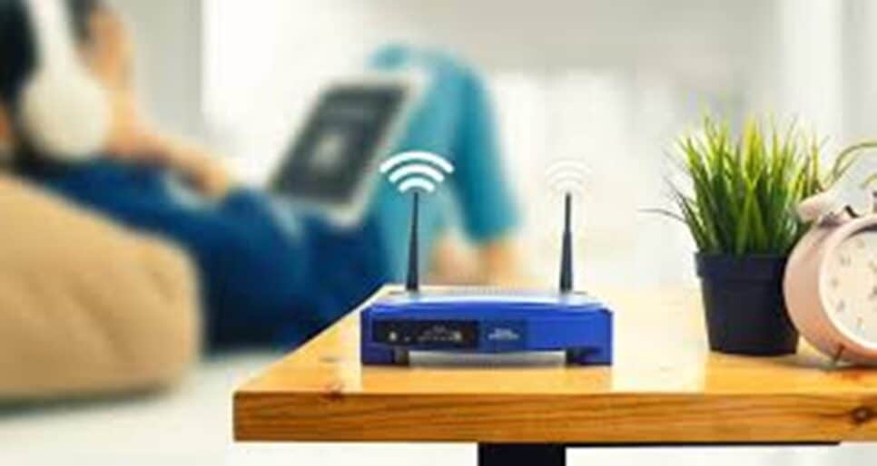 Roteador distribuindo sinal Wi-fi para computador de estudante (Foto: Reprodução/ Internet)
