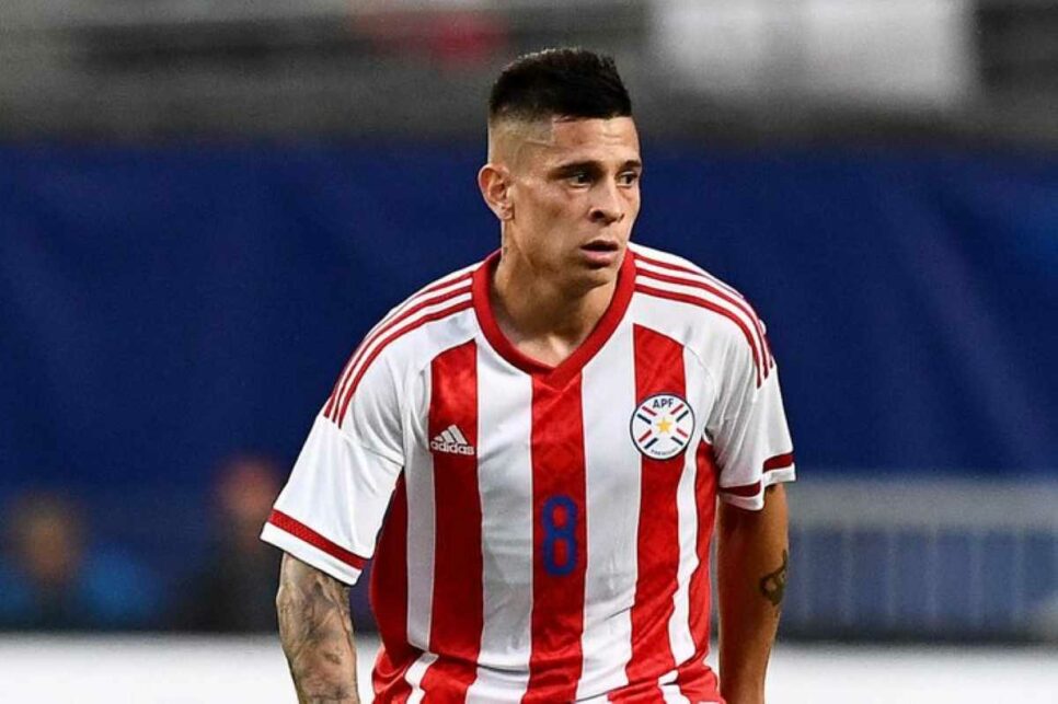 Iturbe acerta com o Grêmio