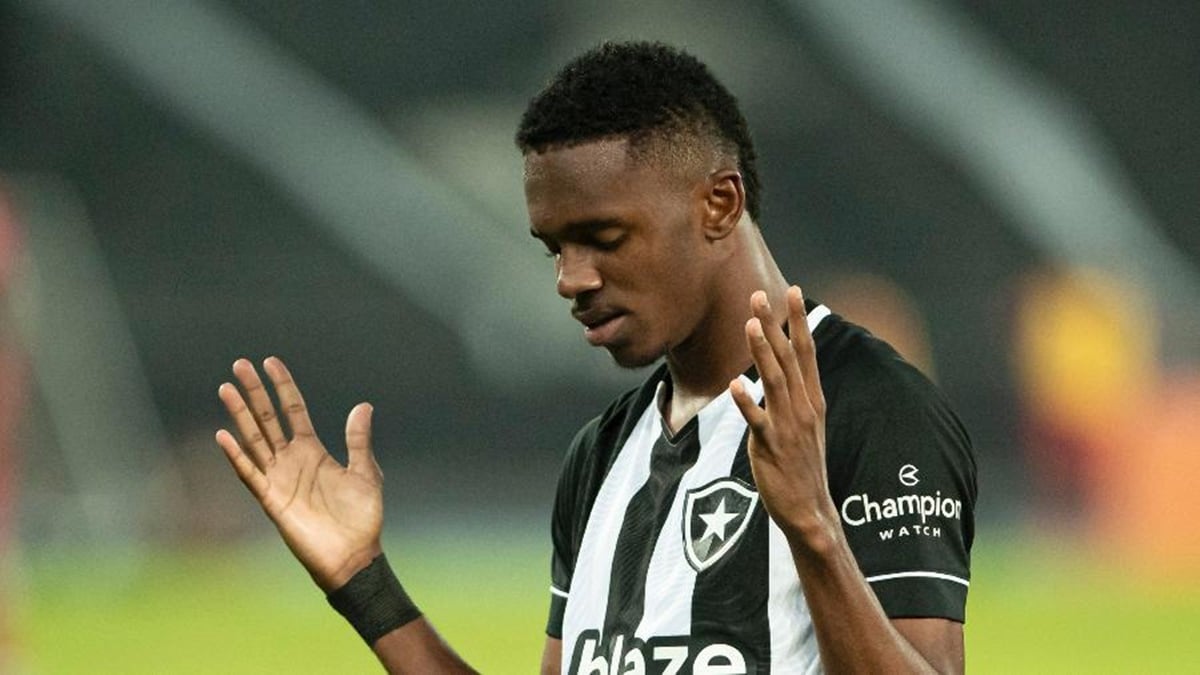 O jovem jogador promete voltar ao Botafogo (Foto: Reprodução/ Jorge Rodrigues/ AGIF)