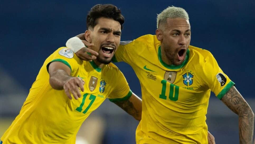 Lucas Paquetá e Neymar Jr. vestindo a camisa da Seleção Brasileira (Foto: Reprodução/ Lucas Figueiredo/ CBF)