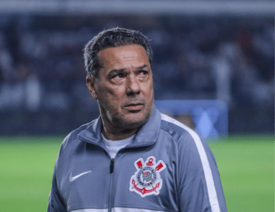 Imagem do post Luxemburgo é pego de surpresa e recebe notícia de que atacante não jogará mais pelo Corinthians