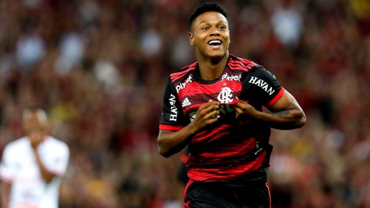 Matheus França pode ser negociado pelo Flamengo (Foto: Reprodução/ Gilvan de Souza/ CRF)