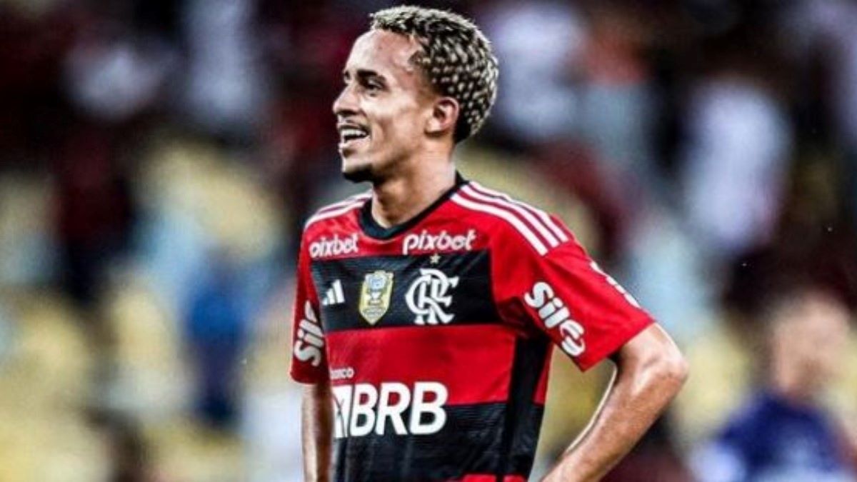 Matheus Gonçalves joga pelo Flamengo