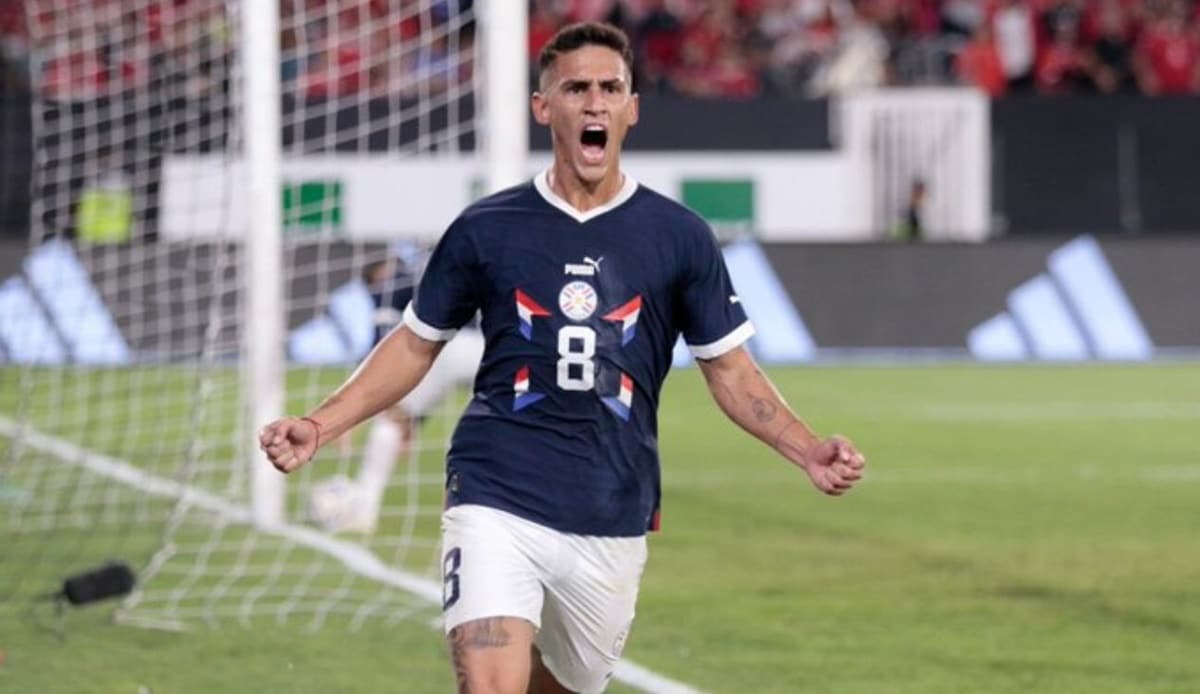 Matías Rojas comemorando gol pela Seleção do Paraguai (Foto: Reprodução/ Instagram)