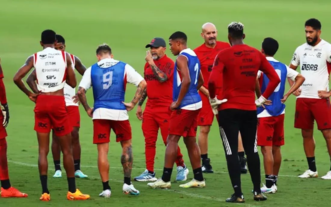 Jorge Sampaoli nos treinamentos do elenco do Flamengo (Foto: Reprodução/ Gilvan de Souza/ CRF)