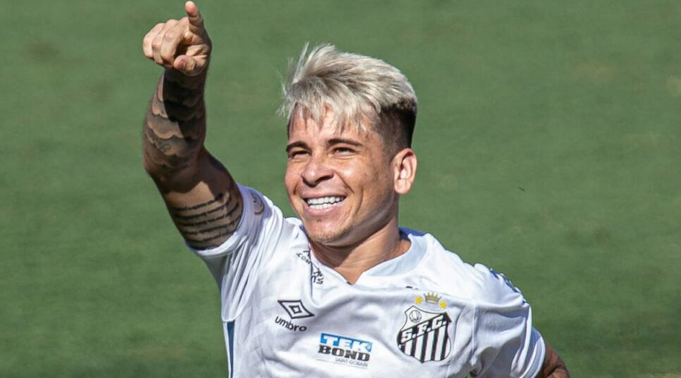 O famoso jogador de futebol do clube praiano (Foto: Reprodução/ Ivan Storti/ SantosFC)