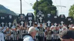 Torcida do Santos não aceita situação, se revolta com o clube de futebol e protesta no CT Rei Pelé (Foto: Bruno Gutierrez)