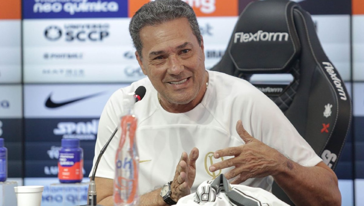 Vanderlei Luxemburgo em coletiva de imprensa no Corinthians (Foto: Reprodução/ YouTube)