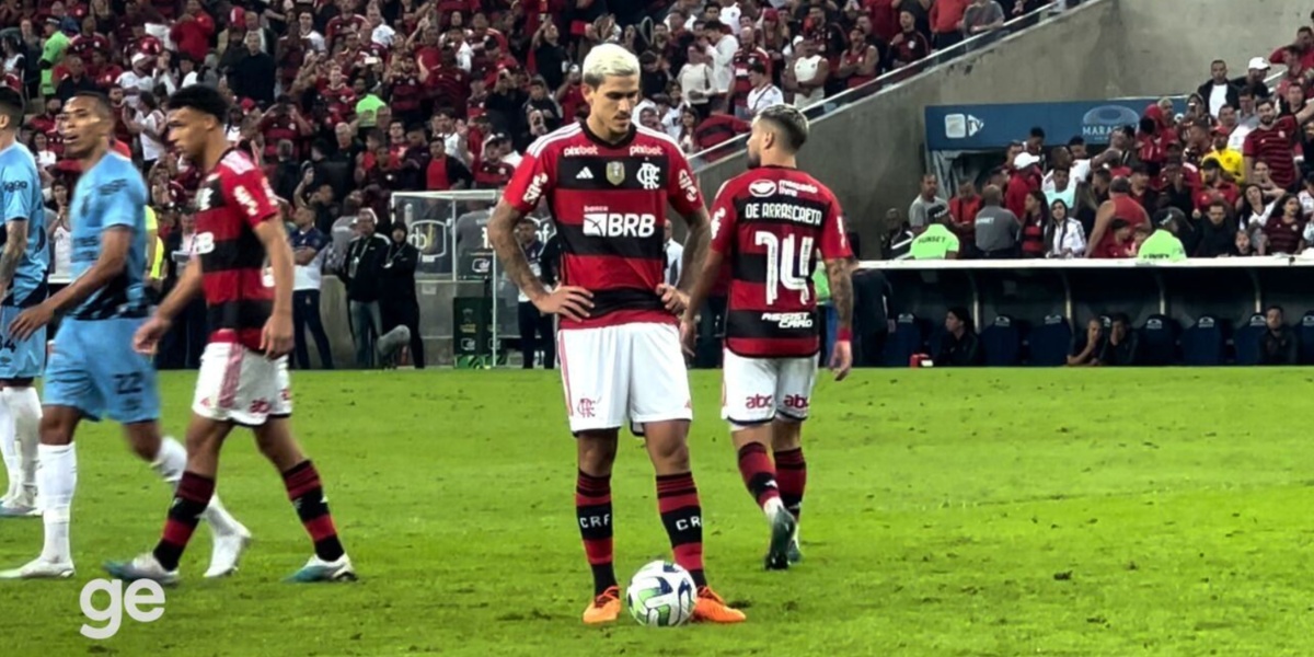Time do Flamengo no jogo contra Athletico-PR (Imagem Reprodução GE)