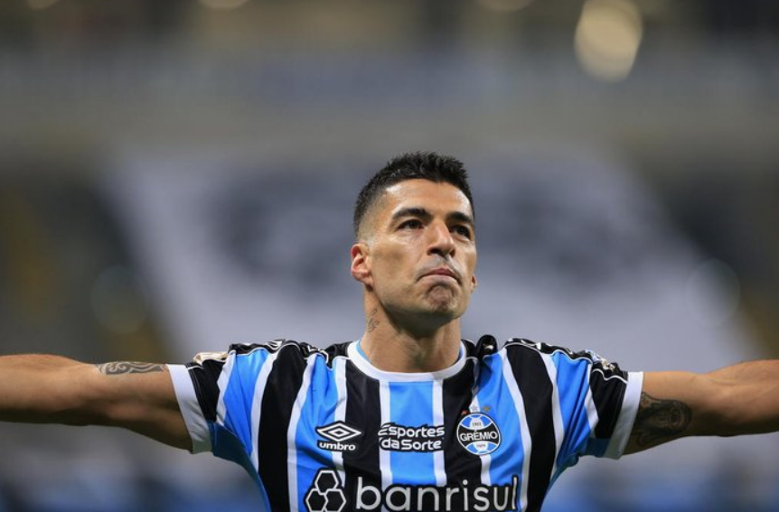 Detalhes sobre a permanência do jogador de futebol no Grêmio são expostos (Foto: Reprodução)