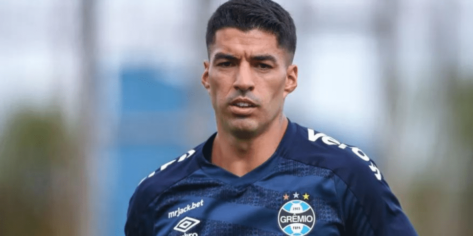 Suaréz comenta sobre a vontade de jogar ao lado de Messi e notícia chega no Grêmio (Reprodução/Grêmio)