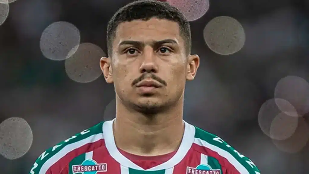 Clube e time europeu: Jogador André atualmente defende a camisa do Fluminense (Foto: Reprodução)