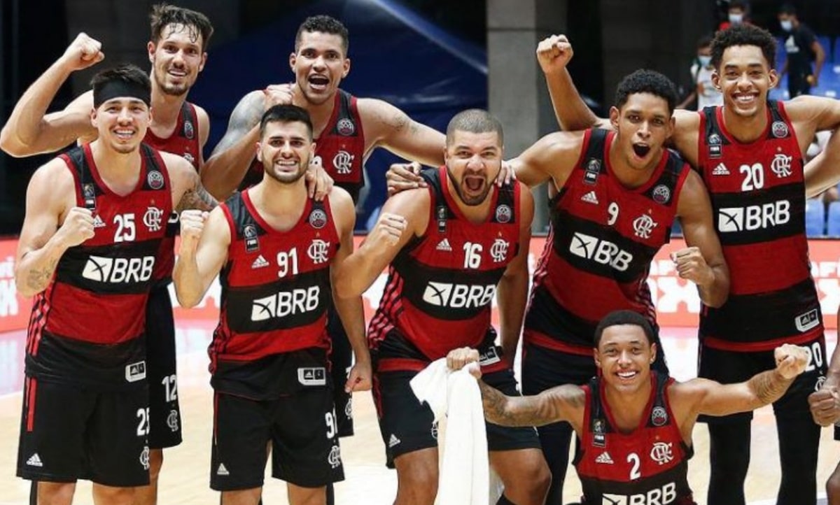 Time de basquete masculino do Flamengo terá marca no calção (Foto: Reprodução/ CBC/ CRF)