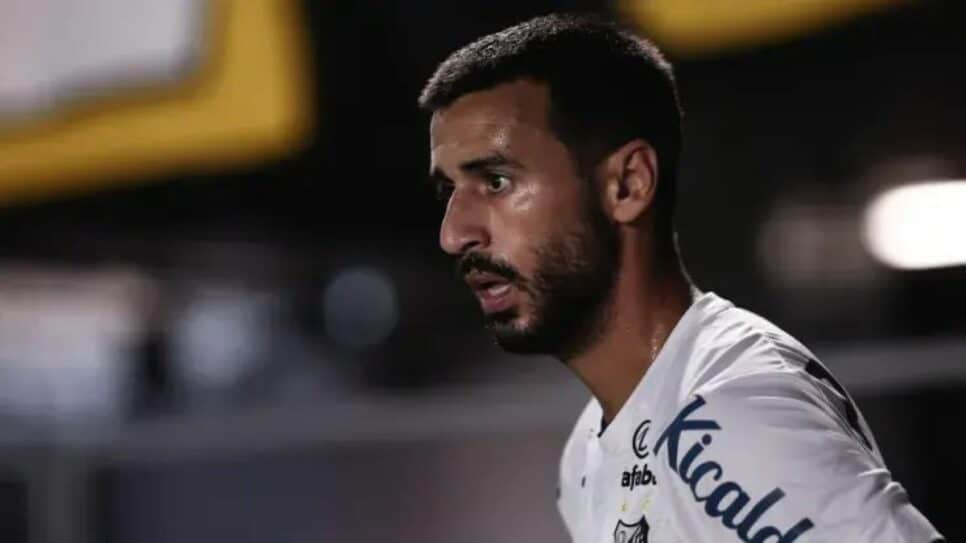 O jogador Camacho atua pelo Santos