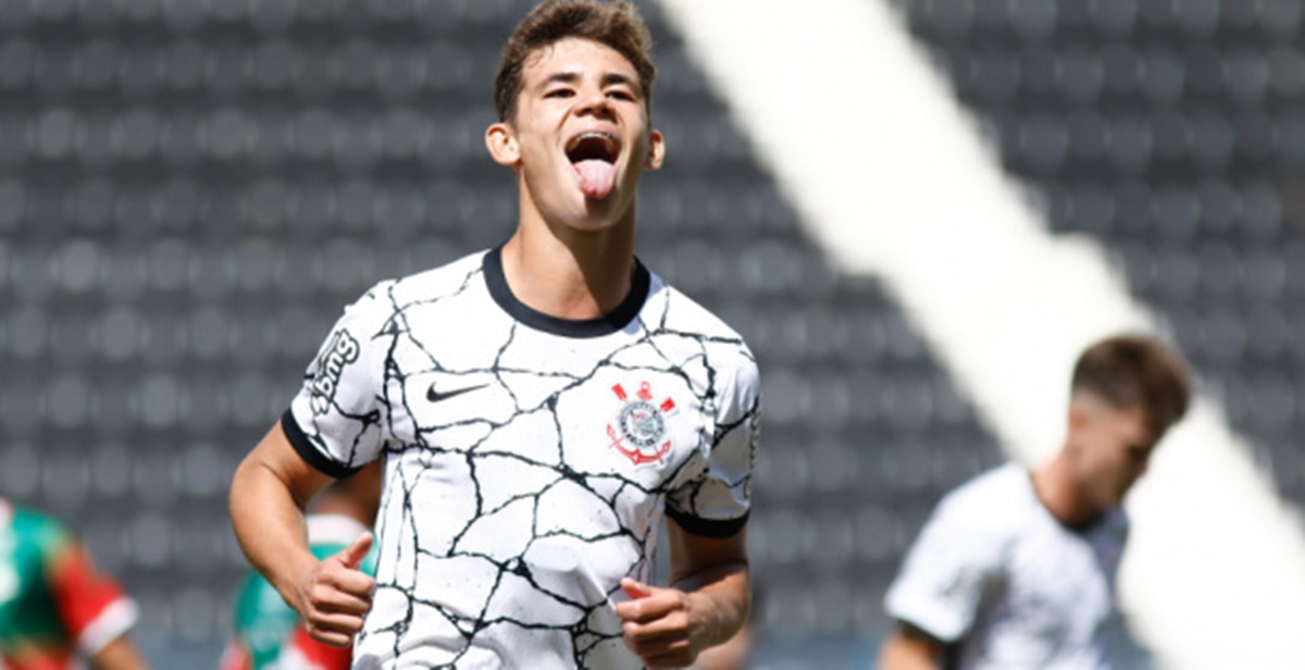 Gabriel Moscardo, de 17 anos, é volante do Timão (Foto: Reprodução/ Rodrigo Coca)