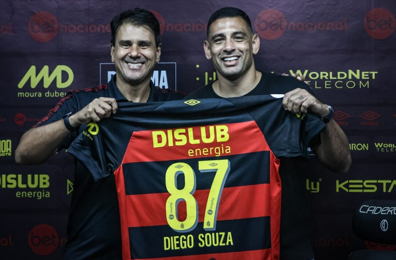 O famoso jogador de futebol se prepara para entrar em campo (Foto: Reprodução)