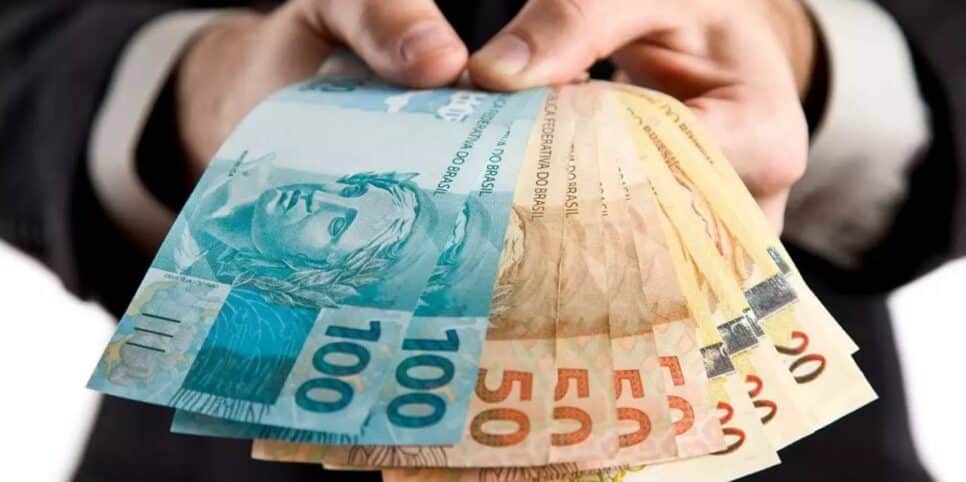 Ipsemg Previdência Benefício Dinheiro em mãos de brasileiro (Foto: Reprodução/ Internet)