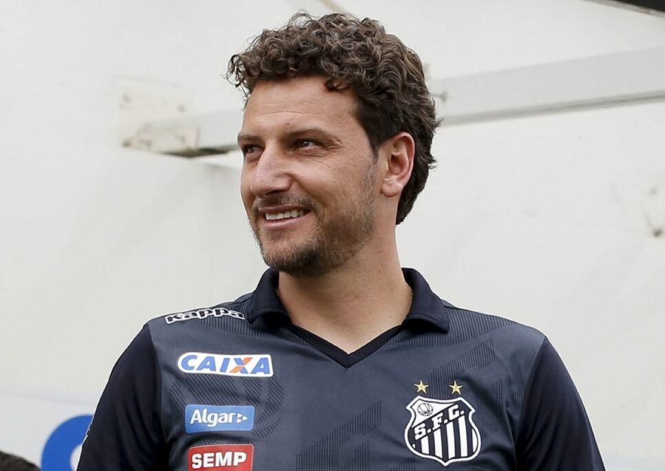 Elano em fase de estreia como técnico do Santos