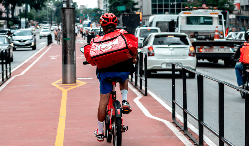 Entregadores estão brigando por conta de bicicleta alugada (Imagem: Reprodução)