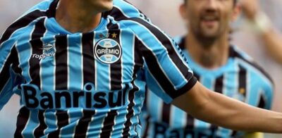 Imagem do post ASSINOU: Ex-Grêmio retorna ao futebol do Brasil e surpreende torcedores do Imortal com escolha de time