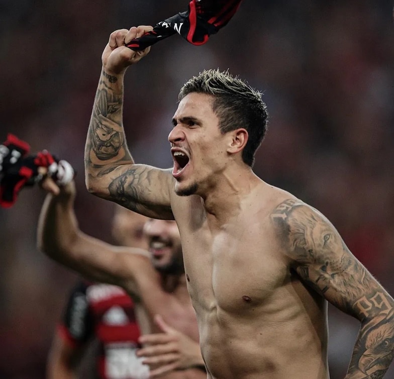 Pedro tira a camisa após marcar gol pelo Flamengo (Foto: Reprodução/ Pedro Martins / Foto FC)