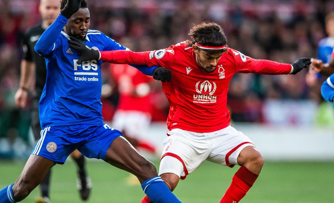 Gustavo Scarpa jogando pelo time inglês; Flamengo fez proposta e foi recusada (Foto: Reprodução/ Getty Images)