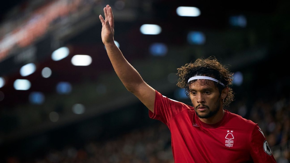 Gustavo Scarpa joga pelo Nottingham Forest e recebe oferta do Flamengo (Foto: Reprodução/ Getty Images)