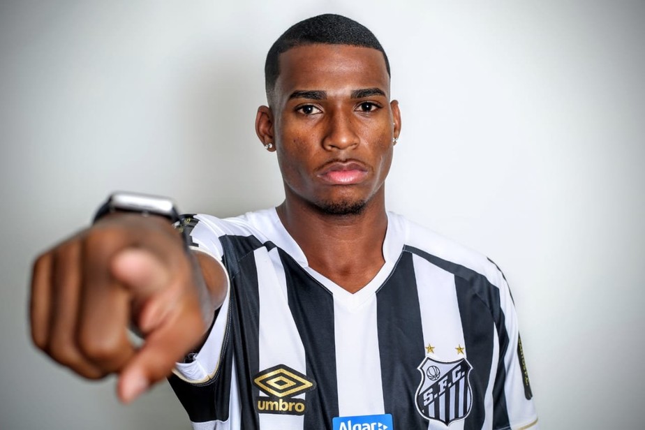 Jogador já atuou no Santos