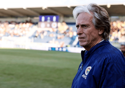 Imagem do post Jorge Jesus chega oficialmente ao Al-Hilal e fala sobre decisão: “Feliz por voltar onde já fui feliz”