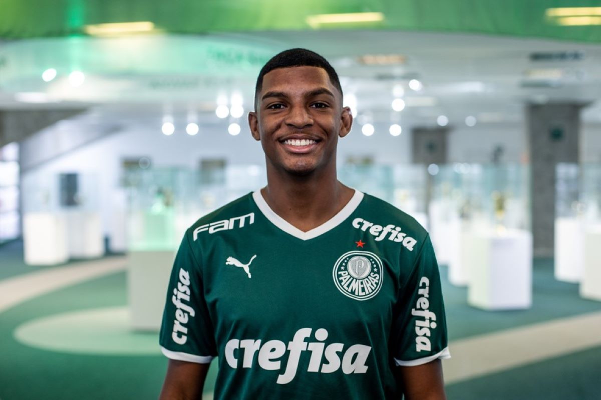 Luis Guilherme se destaca no Palmeiras