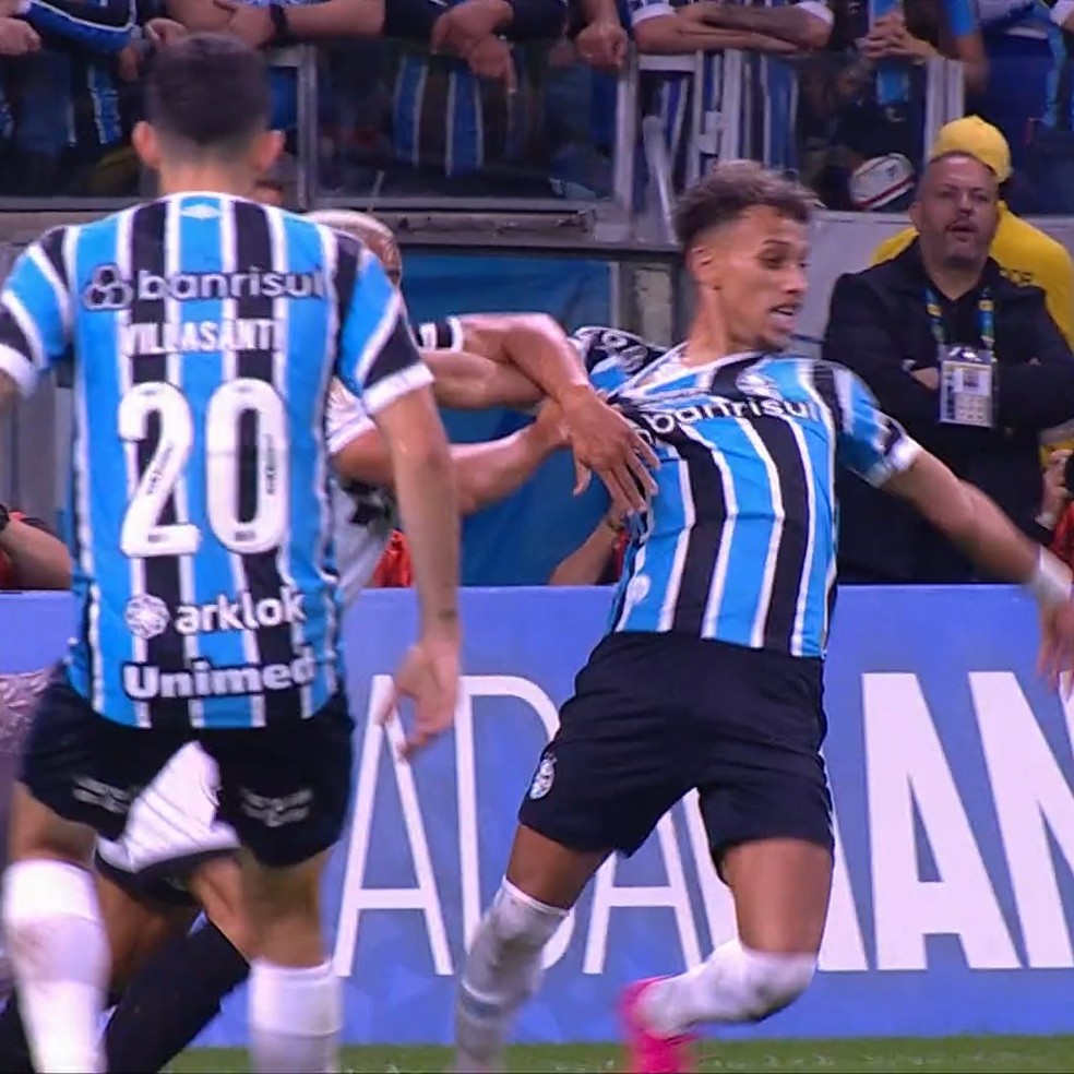 Lance polêmico de Marçal e Bitello em Grêmio x Botafogo