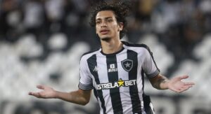 Matheus nascimento é atacante revelação do Botafogo na mira de ingleses (Foto: Reprodução/ Placar)