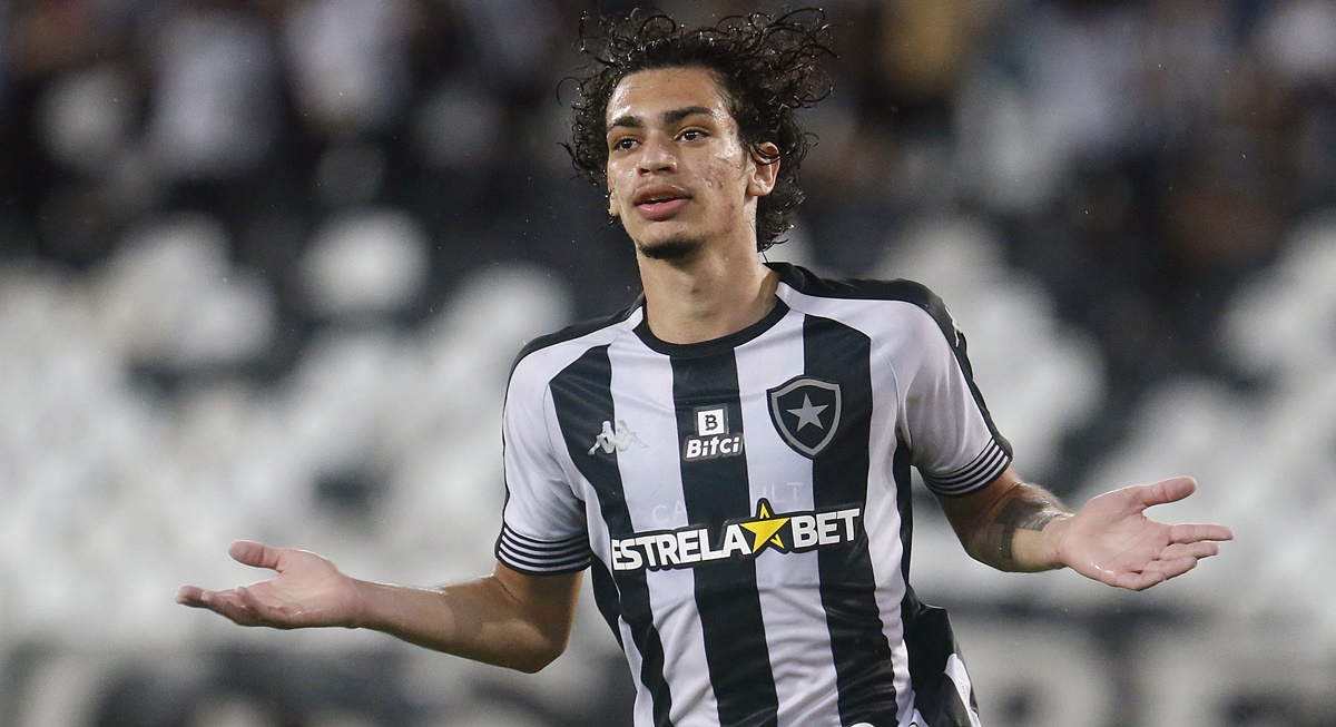 Matheus nascimento é atacante revelação do Botafogo na mira de ingleses (Foto: Reprodução/ Placar)