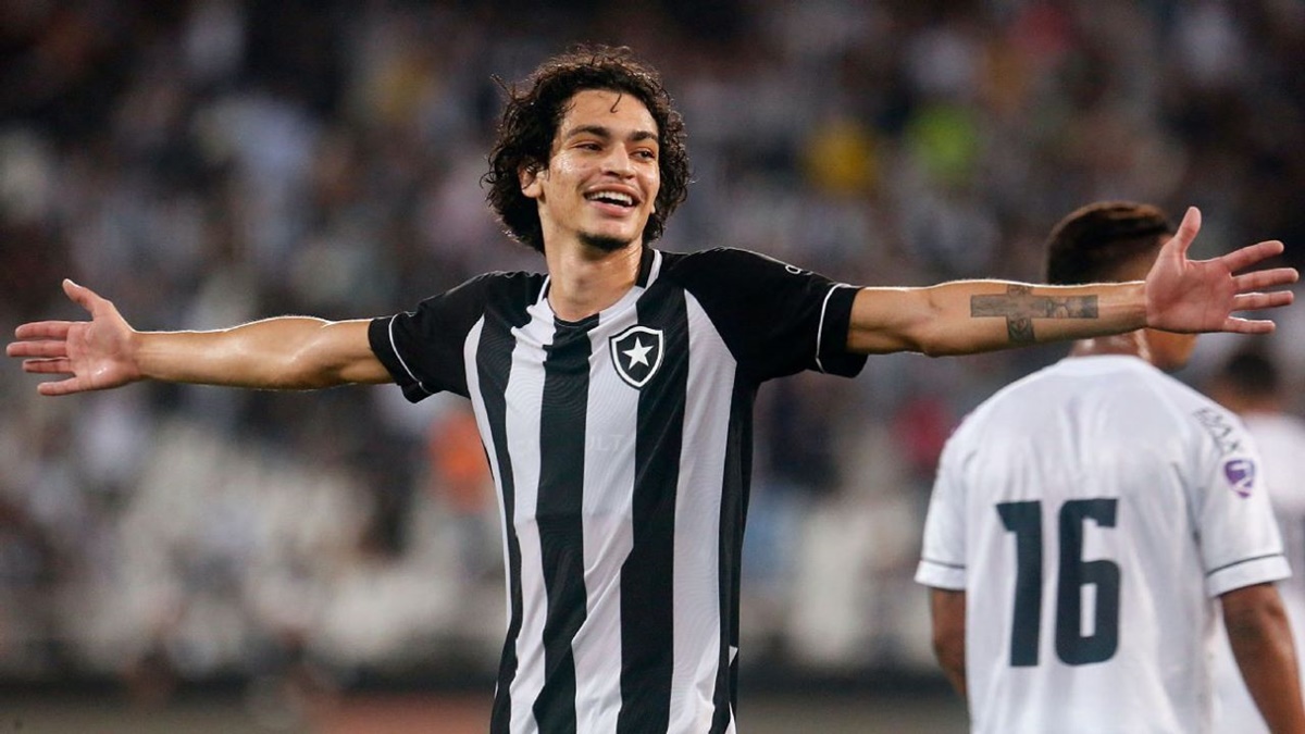 Matheus Nascimento é camisa 90 do Botafogo (Foto: Reprodução/ Vitor Silva)