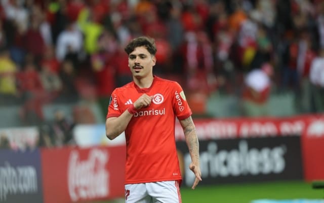 Maurício, do Internacional, fica fora dos planos do Flamengo