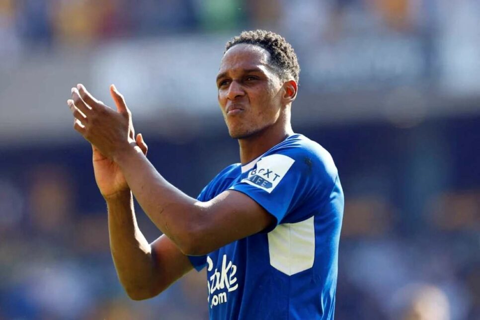 Yerry Mina deixou o Everton (Foto: Reuters/Andrew Boyers)