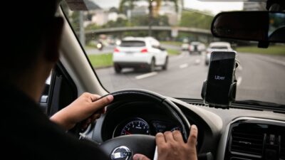 Imagem do post DESCUBRA AGORA: Fique sabendo quanto ganha um MOTORISTA DE UBER em média no Brasil