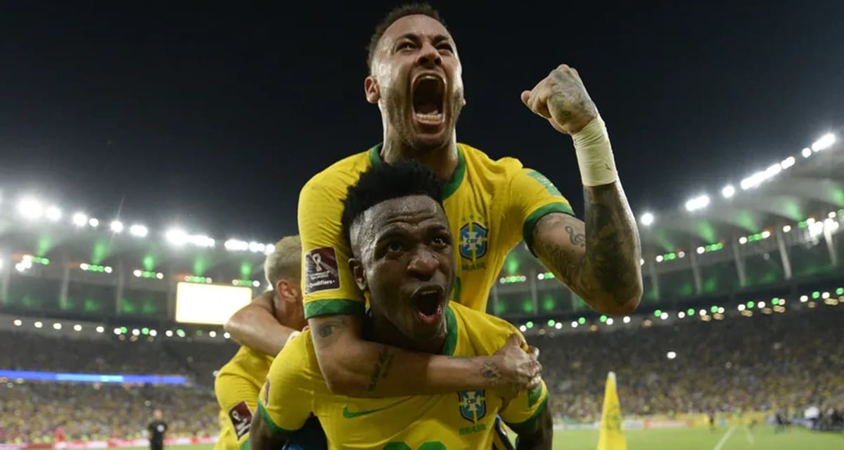 Neymar e Vini Jr. na Copa do Mundo do Catar após golaço pela Seleção Brasileira (Foto: Reprodução/ André Durão/ CBF/ FIFA)