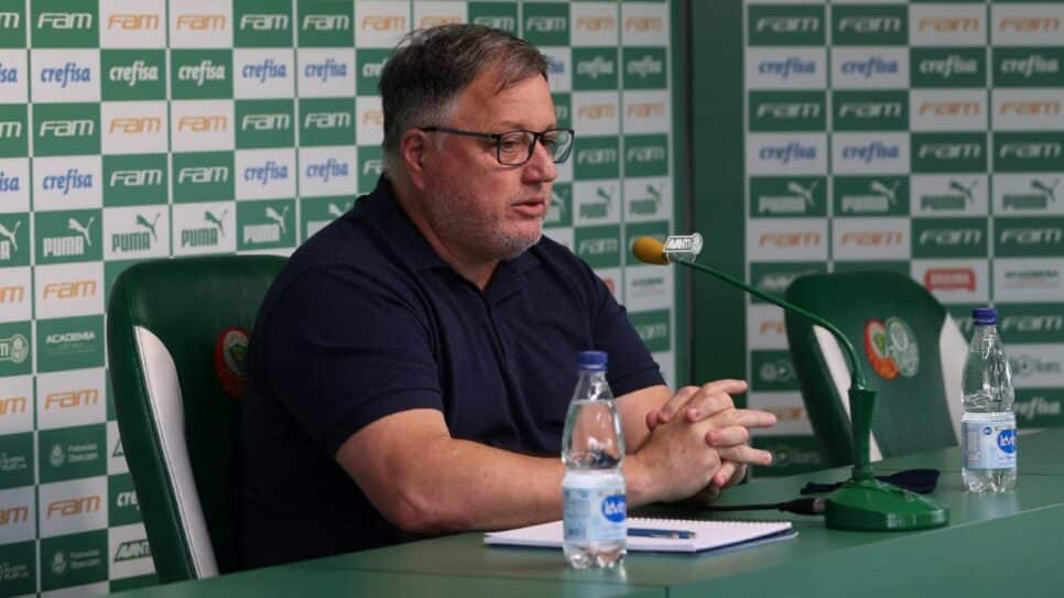 O diretor de futebol do Verdão, Anderson Barros não fala sobre possível contratação de Bruno Henrique (Foto: Cesar Greco)