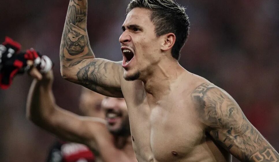 Jogador Pedro tira a camisa após marcar gol pelo Flamengo (Foto: Reprodução/ Pedro Martins / Foto FC)
