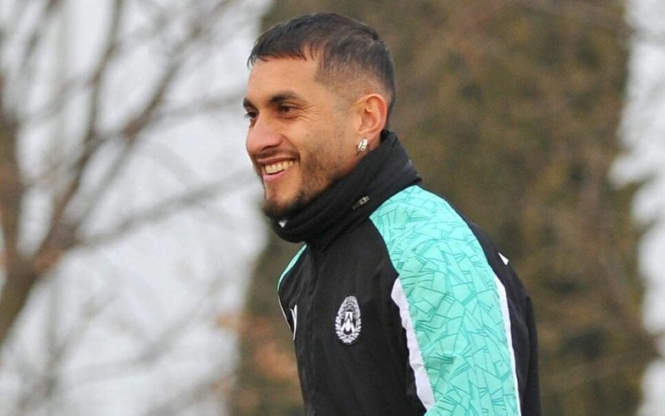 O jogador Pereyra está livre no mercado