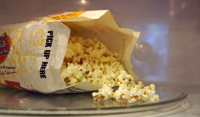 Pipoca no micro-ondas igual a do cinema (Imagem: Reprodução)