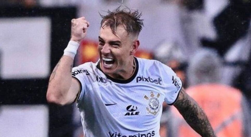Róger Guedes feliz da vida no Corinthians (Foto: Reprodução/ Rodrigo Coca)