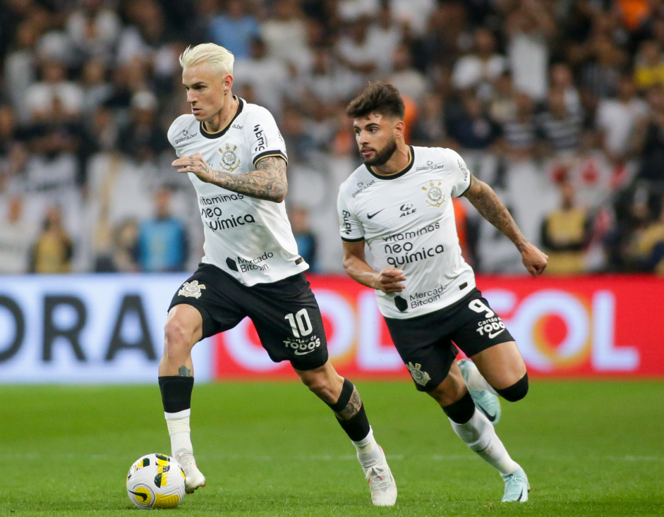 Róger Guedes e Yuri Alberto se destacam em jogo 