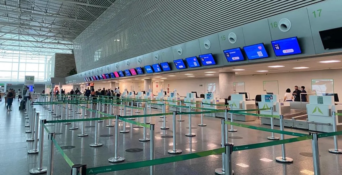 Saguão de aeroporto com variadas companhias aéreas (Foto: Reprodução/ Internet)