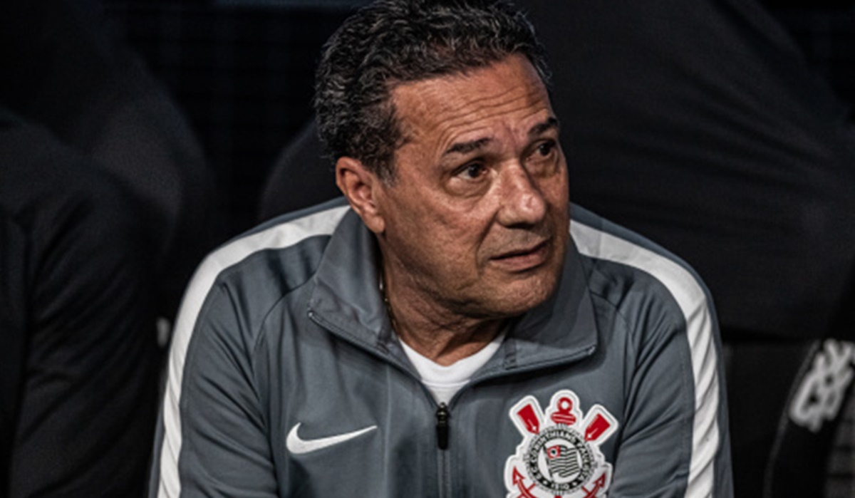 O famoso técnico do Timão enfrenta situação complicada no time de futebol (Foto: Reprodução/ Jhony Inácio/ Meu Timão) Corinthians Vanderlei Luxemburgo Flamengo