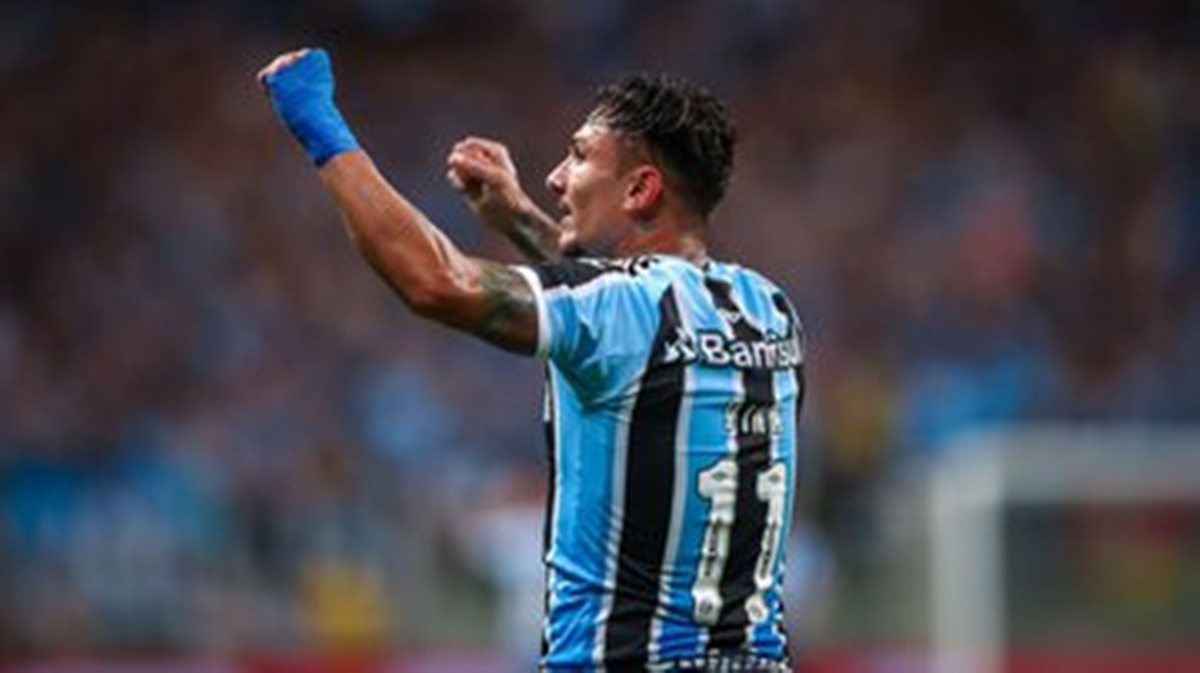 Vina é camisa 11 do Grêmio de Renato Gaúcho (Foto: Reprodução/ Lucas Uebel)