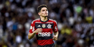 Imagem do post Interesse do Al-Hilal tem decisão tomada e Flamengo bate o martelo sobre futuro de Ayrton Lucas