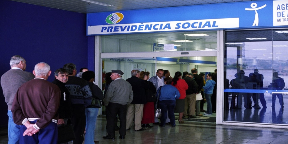 Governo Federal toma atitude para diminuir fila no INSS (Imagem Reprodução Internet)